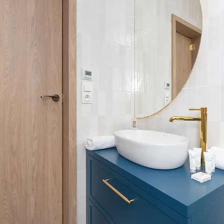 Comfortable And Stylish In By Renters Apartment Gdansk