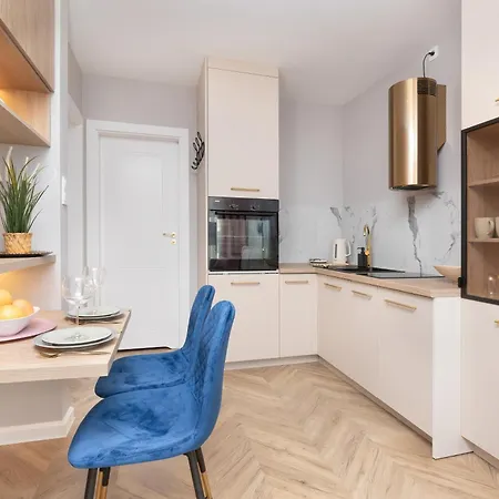 Lägenhet Comfortable And Stylish In By Renters